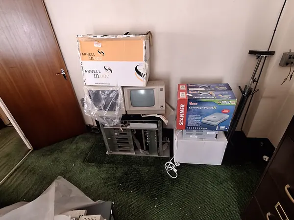 Offices and workshop before a commercial clearance