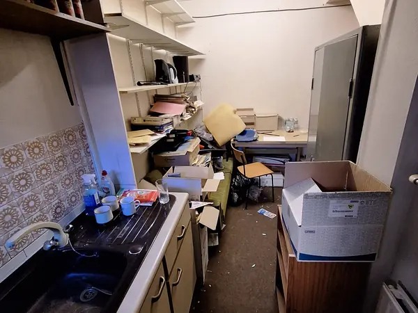 Offices and workshop before a commercial clearance