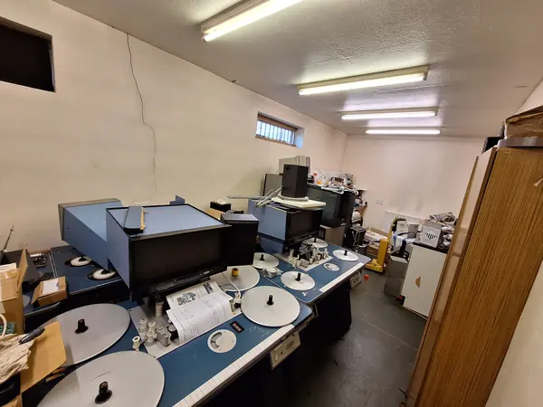 Offices and workshop before a commercial clearance