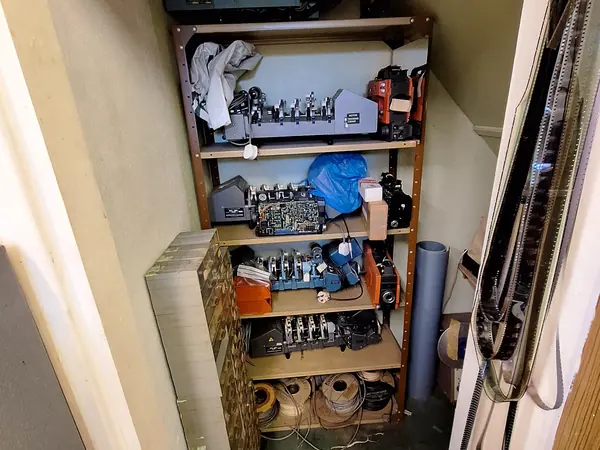 Offices and workshop before a commercial clearance