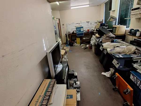 Offices and workshop before a commercial clearance