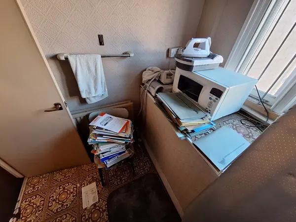 Offices and workshop before a commercial clearance