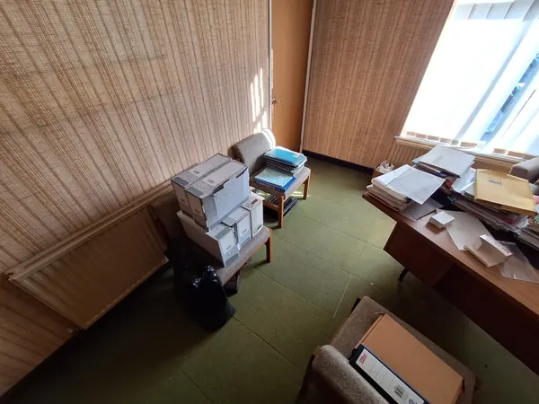 Offices and workshop before a commercial clearance