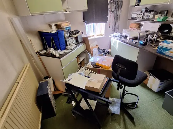 Offices and workshop before a commercial clearance