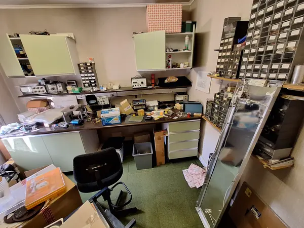 Offices and workshop before a commercial clearance