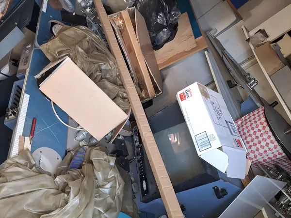 Offices and workshop before a commercial clearance