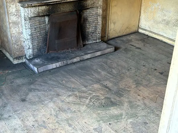 The same rooms emptied down to the floor